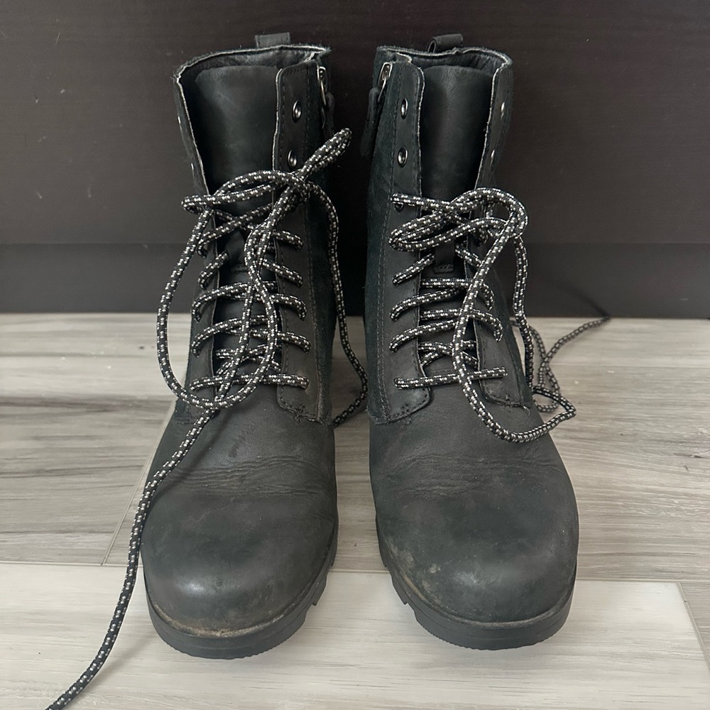 Sorel Women's Emelie Short Combat Boots